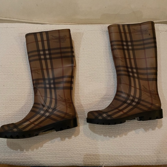 BURBERRY RAIN BOOTS SIZE 36 - Picture 2 of 3